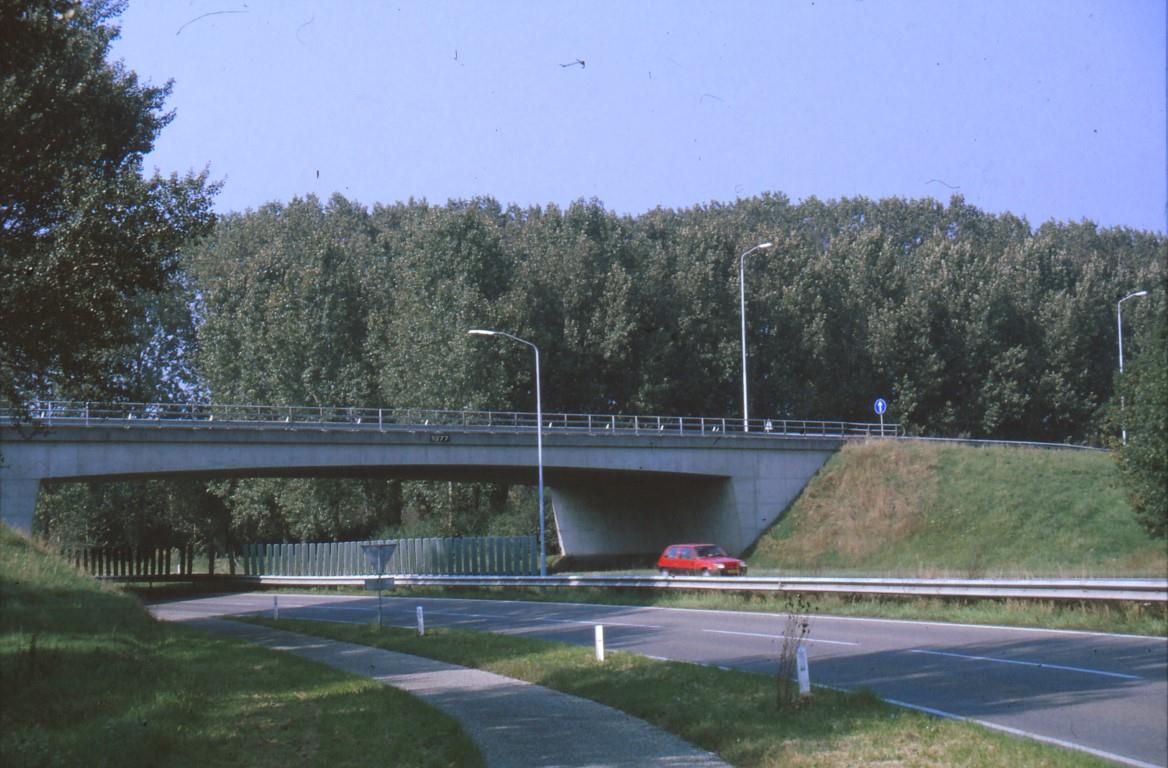 Mol06 D05 1998 09 4 Middel