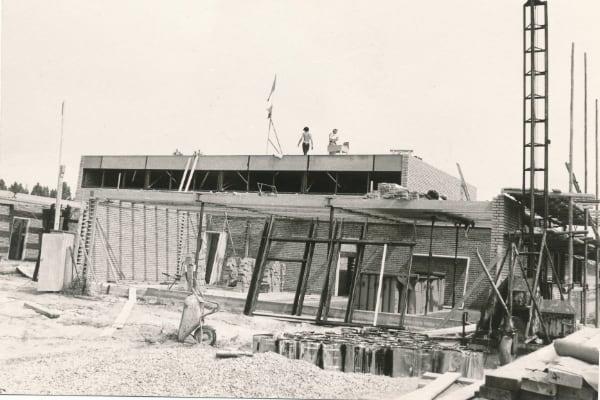 31b RWE38E dorpshuis in aanbouw 1973 kopie