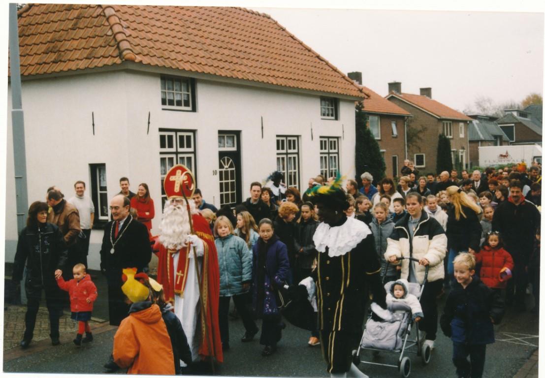RZO10 Rijdt intocht sint Middel