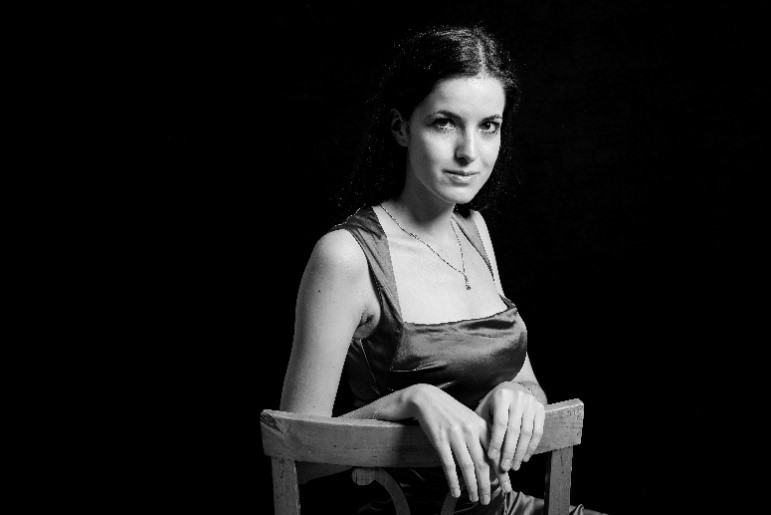 pianist Dina